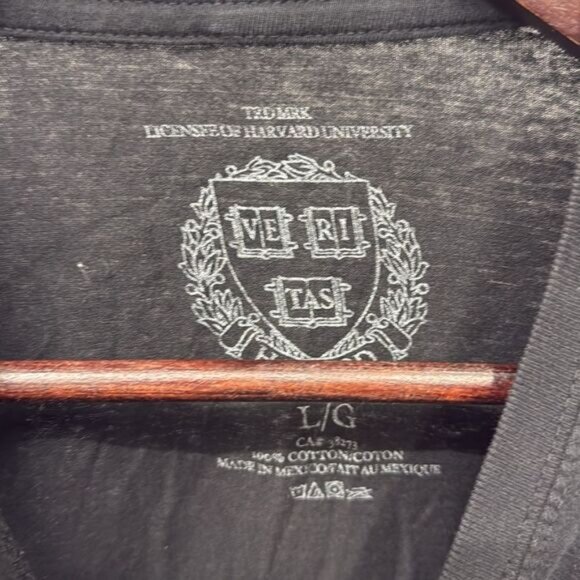 Men’s Harvard University black shirt sz L - Picture 2 of 2